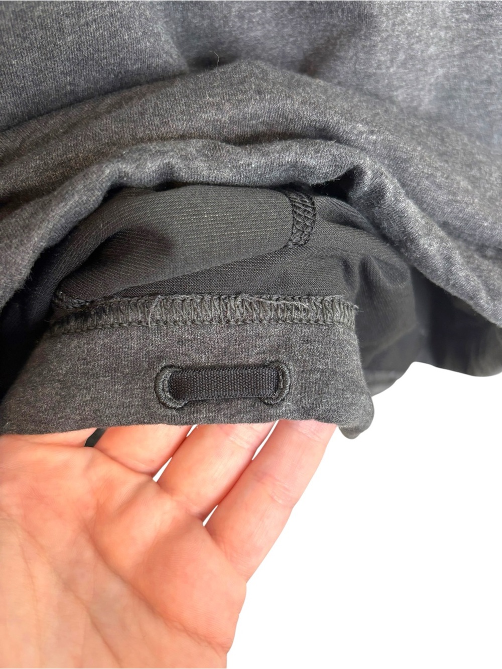 Lululemon tee dark gray long sleeve heavyweight vented back zip pocket size 6 - Picture 7 of 8